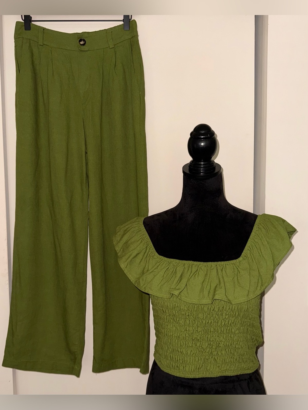 Monteau LA 2 Piece Smocked Crop Top Wide Leg Pleated Pants Set - Size M/L